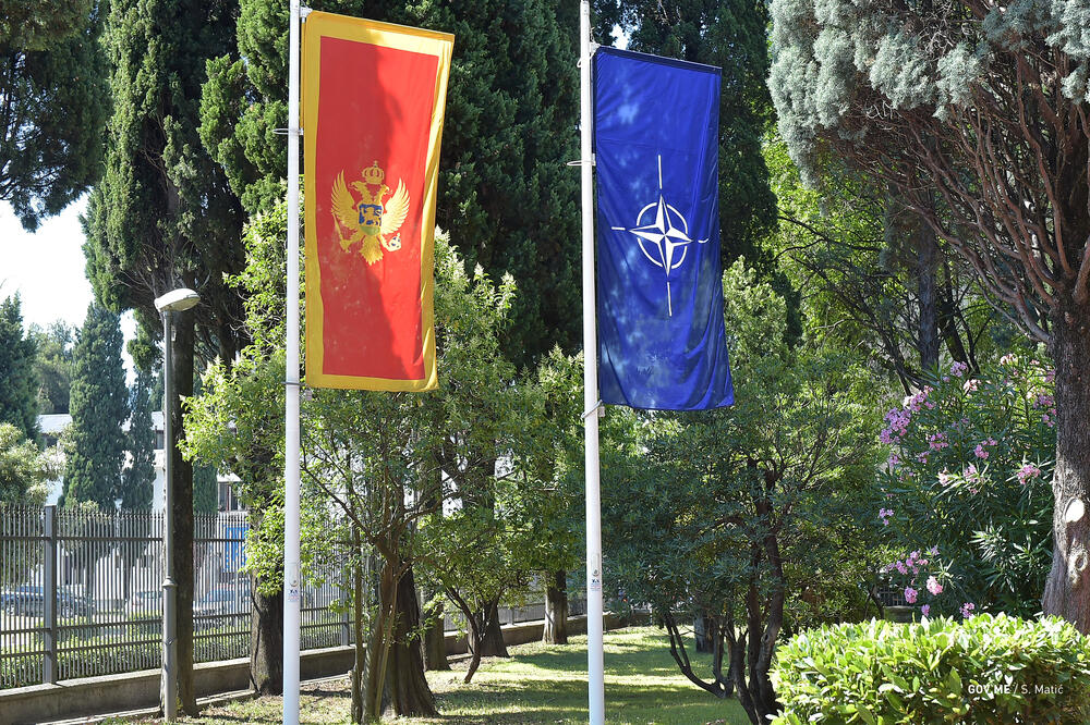 Podizanje NATO zastave, Foto: Ministarstvo odbrane Crne Gore