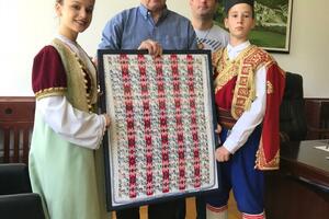 KUD "Piva" uručio poklon Bajagiću