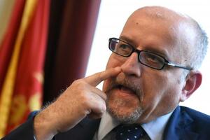 Darmanović za „Diplomarius” plaća pet hiljada eura