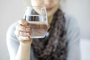 Devet znakova koji ukazuju da trebate piti više vode