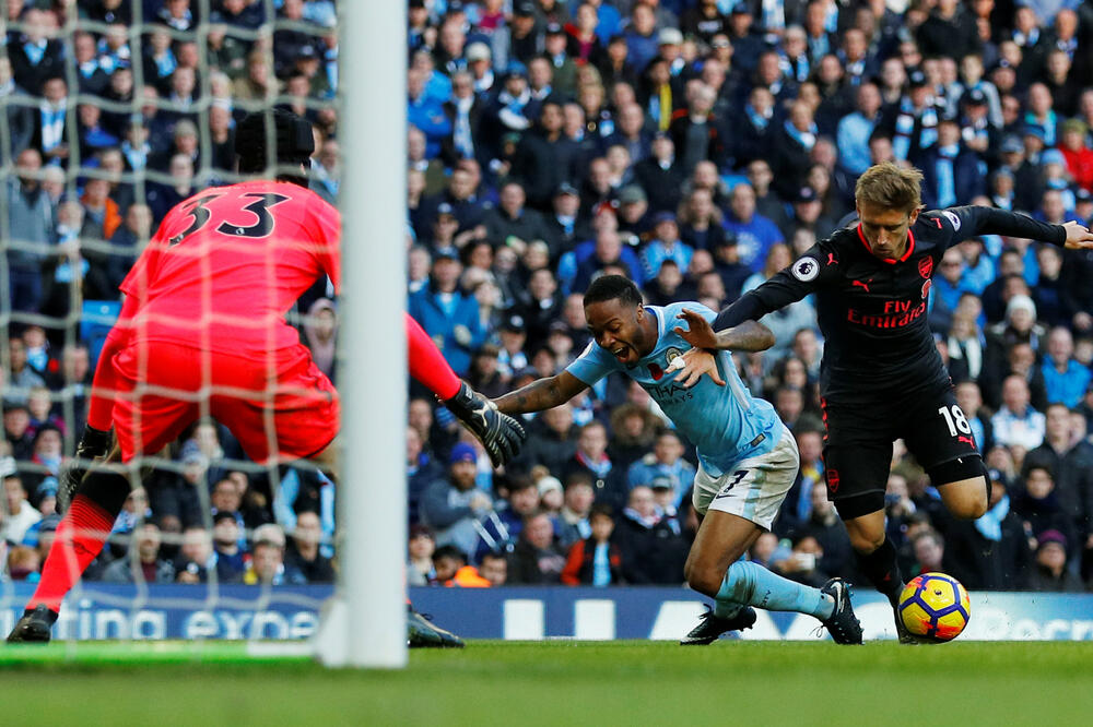 Rahim Sterling Naćo Monreal Siti - Arsenal, Foto: Reuters