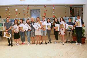 OŠ "Drago Milović": Dodijeljene Luče najboljim đacima