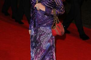 Preminula prva Bond djevojka, Junis Gejson