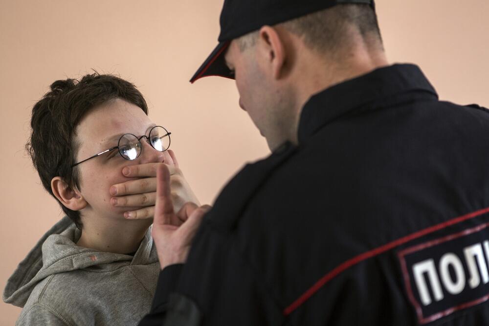 policajac, maltretiranje, Foto: Shutterstock