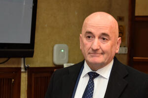 Nurković ignoriše pitanja poslanika