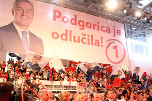 Univerzitetska sala za političku promociju DPS-a