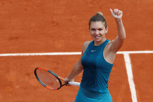 Voznijacki eliminisana, Halep i Kerber bez problema do četvrtfinala