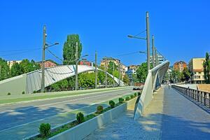 Mitrovica - Jedinstvo Srba i Albanaca u podijeljenom gradu