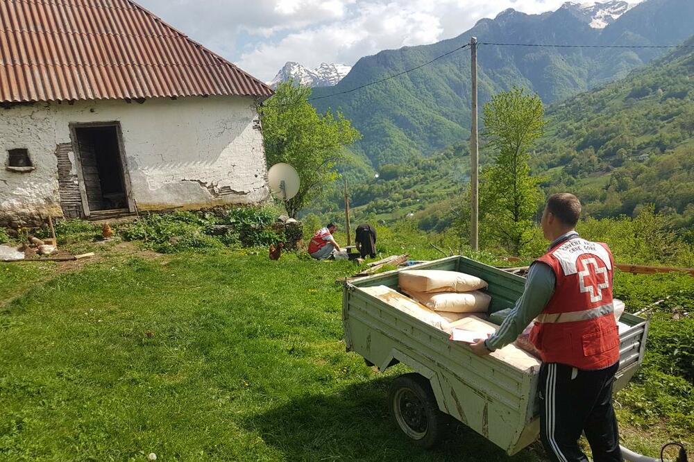 porodia Glendžo, pomoć, Foto: Crveni krst Crne Gore