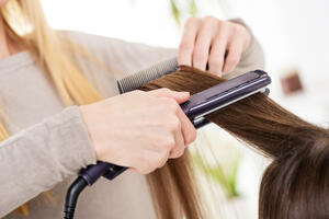 Kako da ispravite kosu bez korišćenja pegle