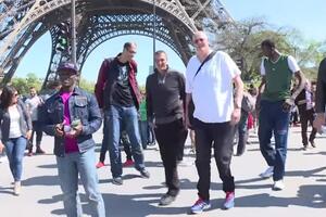 Najviši ljudi na svijetu prošetali Parizom