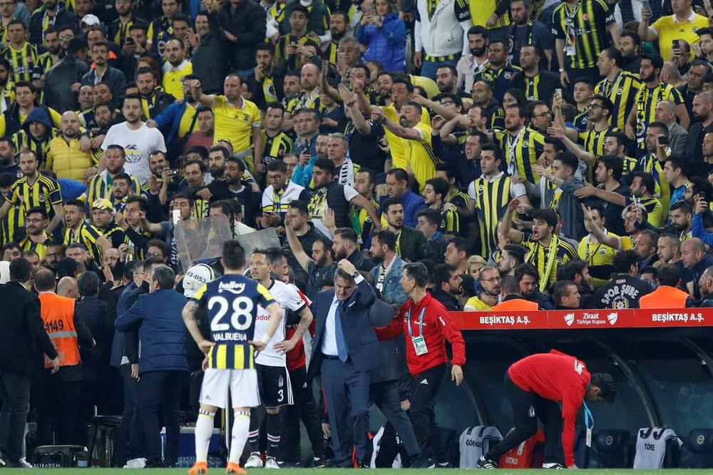 Navijači i igrači Fenerbahčea, Foto: Reuters