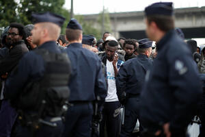 Pariska policija uklanja migrante sa ulica