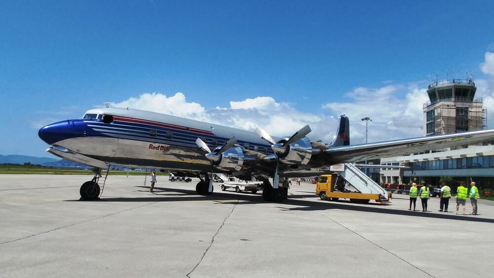 DC-6 Tivat, Daglas Tivat