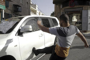 Pogledajte: Palestinski demonstranti jajima gađali diplomatsko...