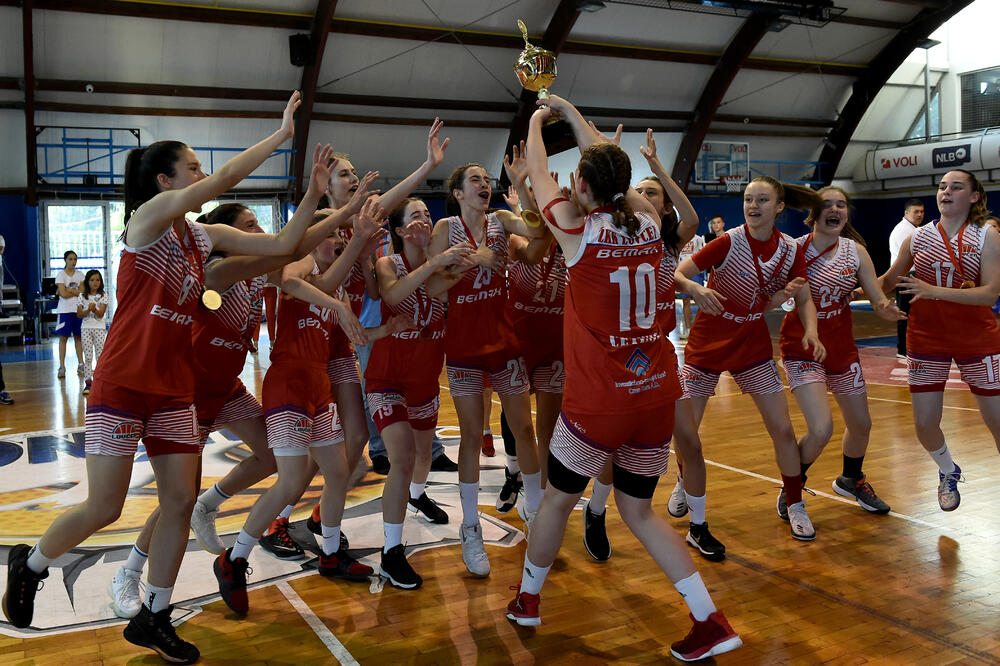 Kadetkinje ŽKK Lovćen, Foto: KSCG