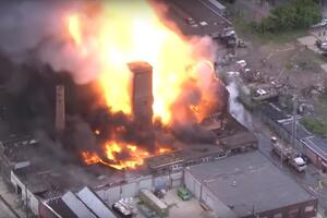 Fabrika u SAD izgorjela do temelja i srušila se