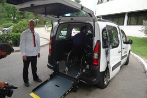 Herceg Novi prvi u Crnoj Gori dobio taksi prevoz za OSI populaciju