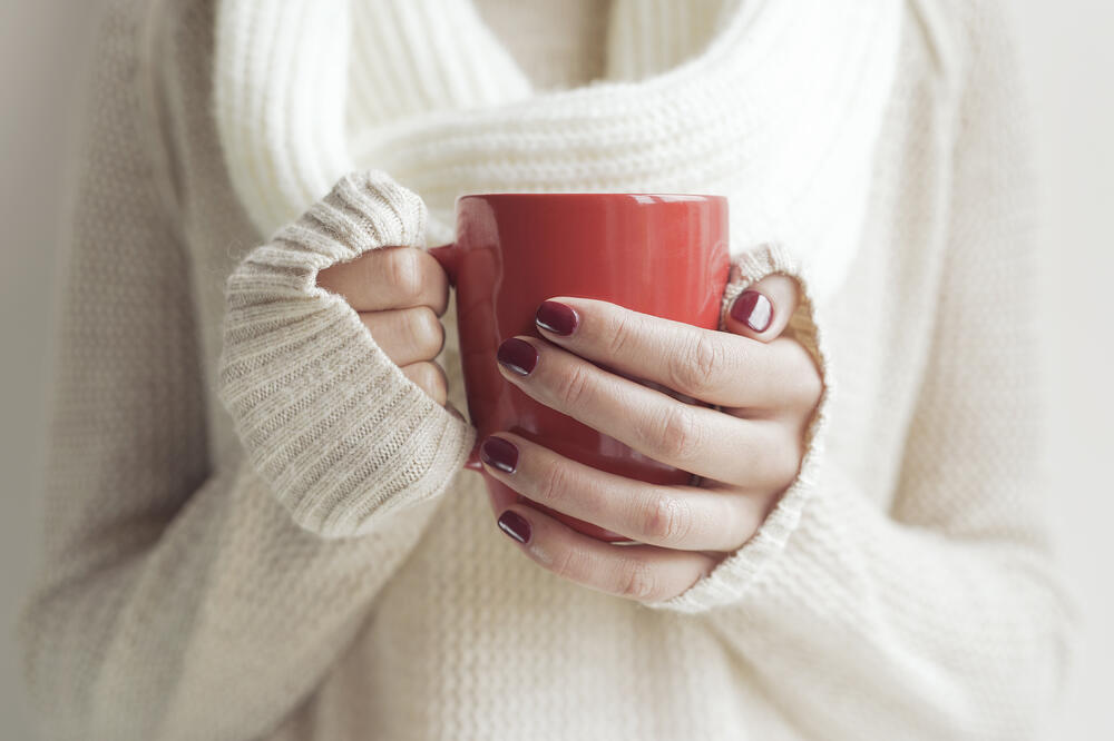 ruke, zima, hladnoća, kafa, Foto: Shutterstock