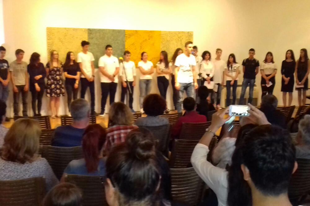 javni čas, Bar, Foto: Radomir Petrić