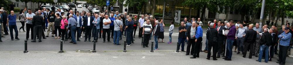Protest vlasnika nelegalno sagrađenih kuća Park šuma Zagorič