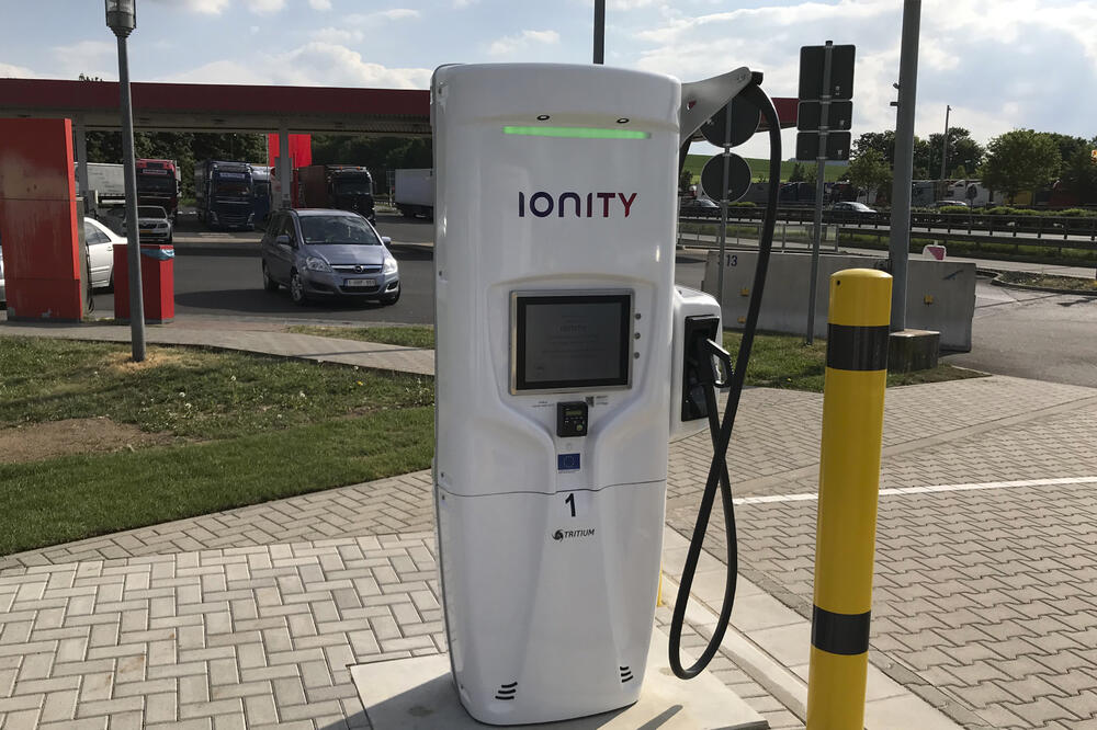 Električna vozila, punjenje, Foto: Beta/AP