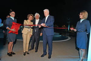 Marković otvorio rekonstruisani hotel u Njivicama