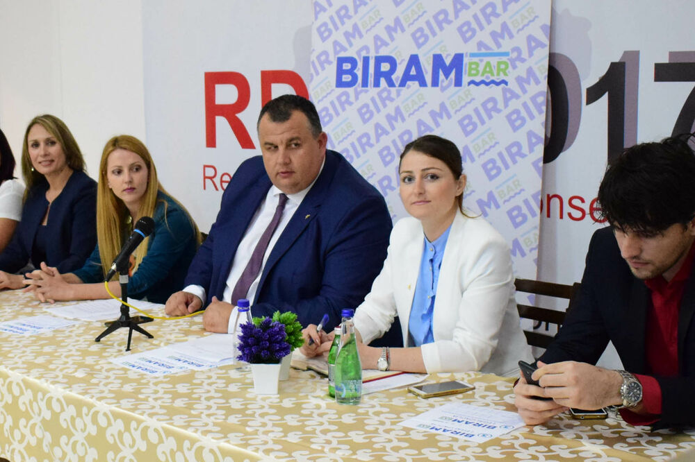 Radomir Novaković Cakan, tribina Bar, Foto: Biram Bar