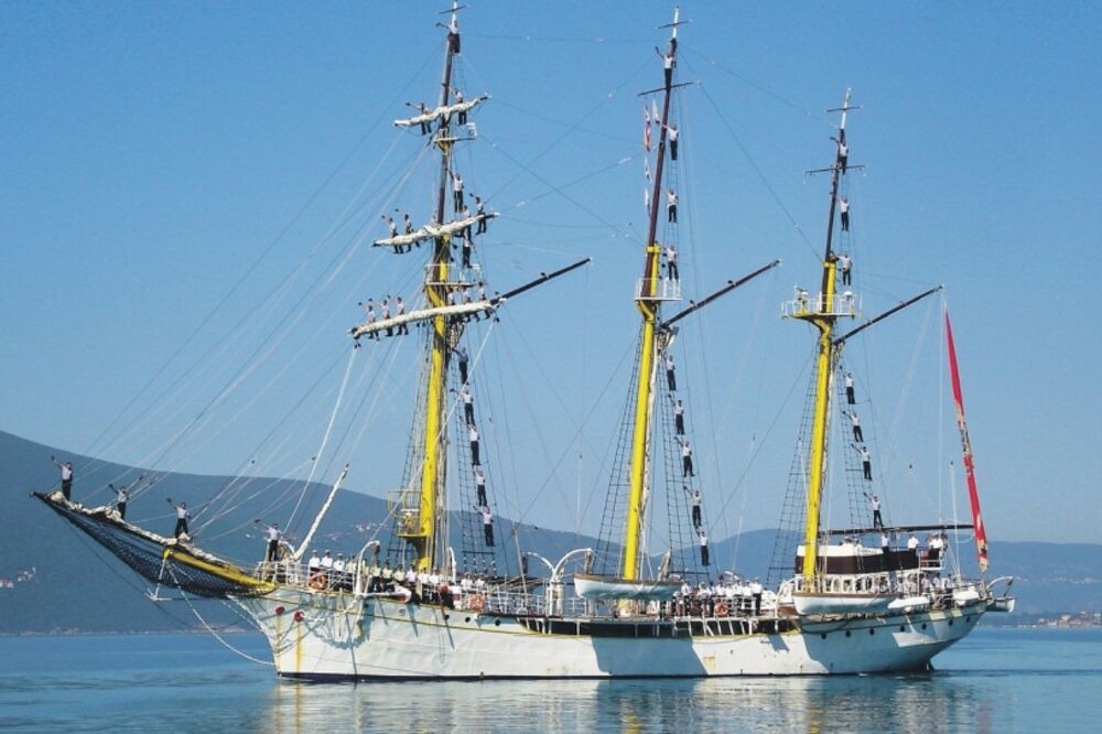 Brod Jadran, Foto: Arhiva "Vijesti"