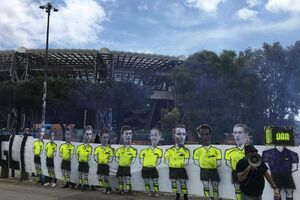 Bunt u Napulju: Štedite na igračima, plaćajte sudije