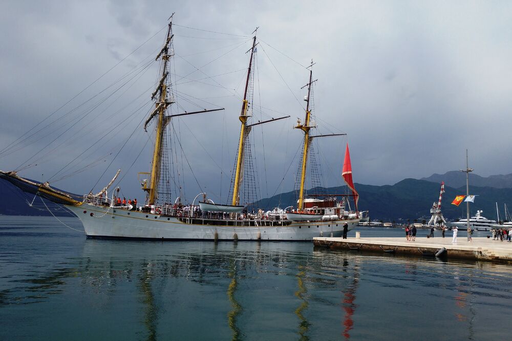 Jadran, isplovljavanje, Foto: Siniša Luković