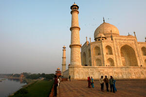 Nekada bijeli Tadž Mahal potpuno promijenio boju