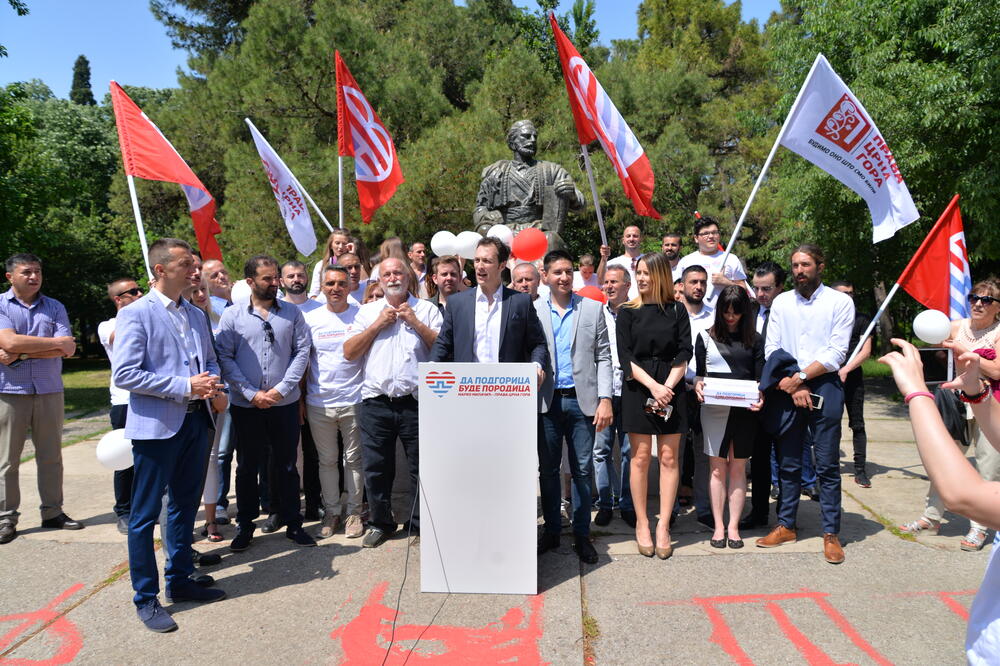 Prava Crna Gora, predaja liste, Podgorica, Foto: Prava Crna Gora