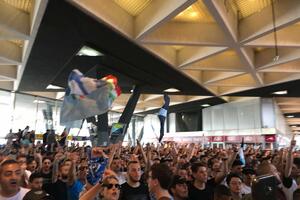 Pogledajte: Ovako su navijači Napolija ispratili Sarija i momke na...