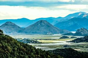 Pretežno sunčano, na sjeveru popodne moguća kratkotrajna kiša