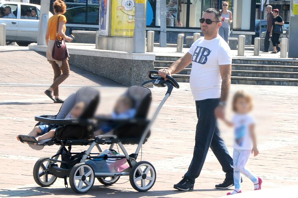 djeca, šetnja, Podgorica, Foto: Boris Pejović