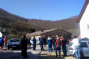 Plužine: Stanari baraka u naselju Rosulje struju i vodu plaćaju od...
