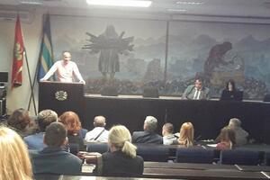 Sjednica SO Bar prekinuta: Opozicioni odbornici protestovali zbog...