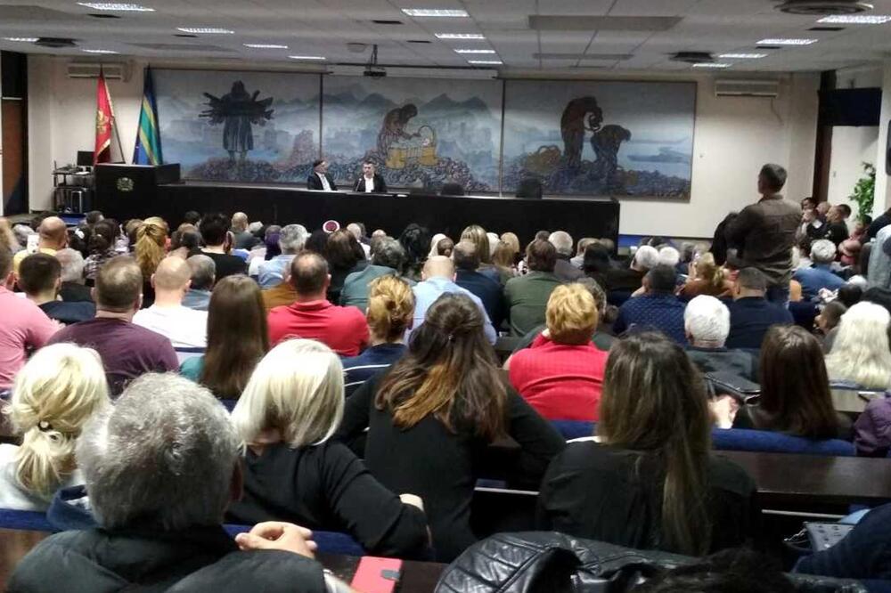 Tribina u Baru, Foto: Radomir Petrić