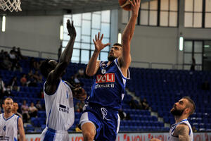 Kraj: Budućnost Voli - Sutjeska 76:68