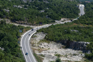 AMSCG: Putevi na sjeveru mjestimično mokri i klizavi