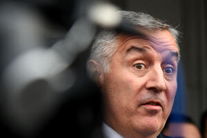 Mafijaška sjenka nad Đukanovićem