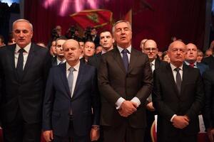 Manjinske partije stale uz Đukanovića da olakšaju pregovore za...