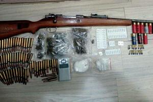 Uhapšen Pljevljak: Pronađena marihuana, spid, tablete, oružje...