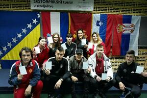 Djevojke bronzane u Sarajevu, Deviću prvo međunarodno finale