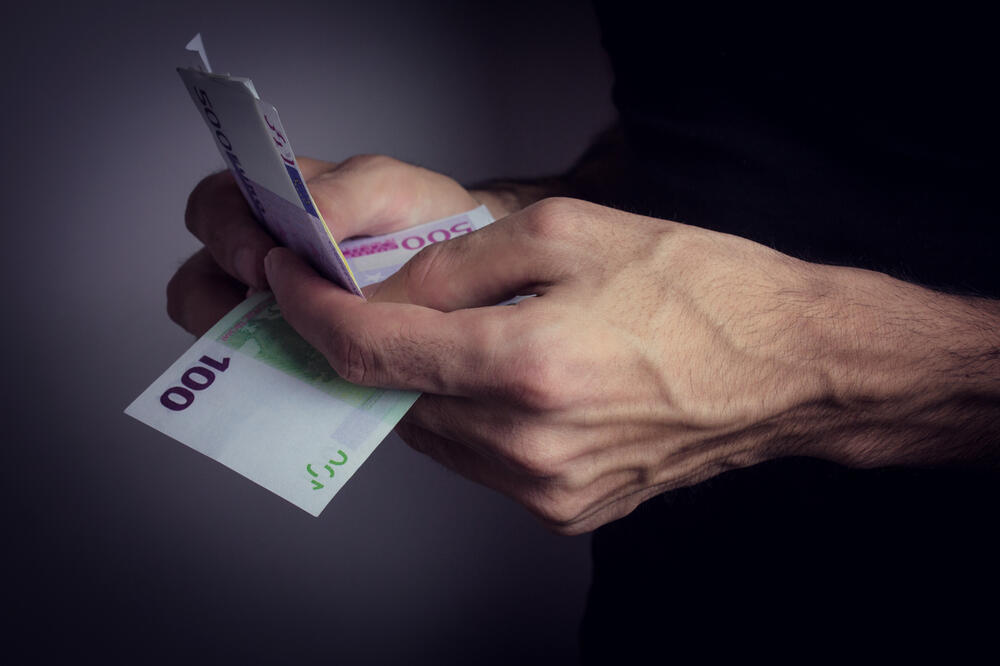 Novac, pare, Foto: Shutterstock