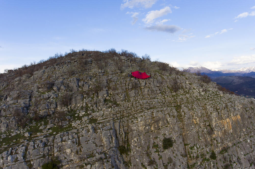albanska zastava, Dečić, Foto: Malesia.org