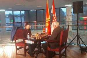 Remi nakon velike borbe, Kožul i dalje vodi