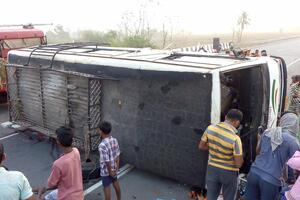 Prevrnuo se školski autobus u Indiji: Najmanje 30 osoba poginulo