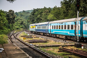 U Indiji pun voz bez lokomotive vozio 12 kilometara unazad